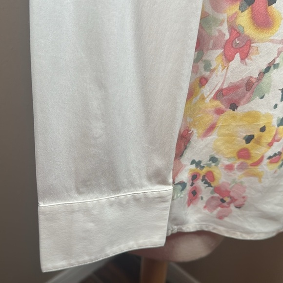 Lot of 2 Worth Button up tops blouses size Medium Floral Cream White Linen Silk - Picture 16 of 16